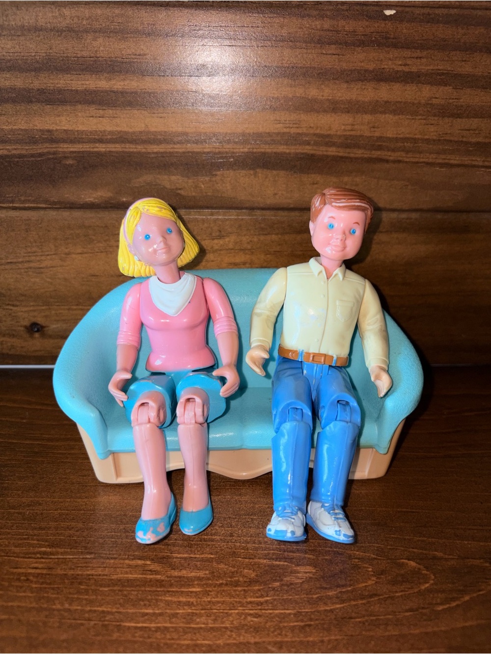 Vintage 1993 fisher price loving family dolls and sofa